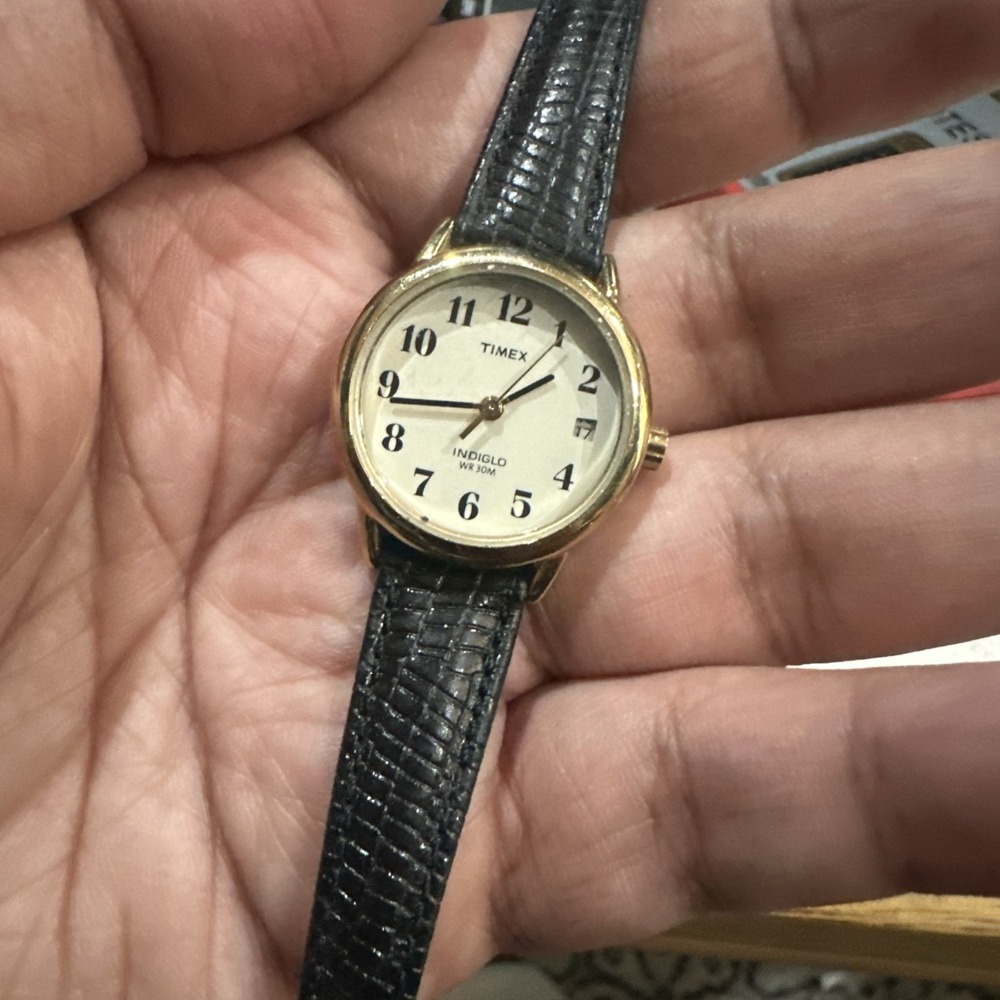 Working Timex Indiglo Ladies Gold Tone Quartz Easy Reader 25mm Watch New Battery